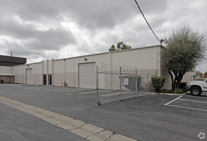 3901 S Main St, Santa Ana, CA for lease - Building Photo - Image 3 of 3