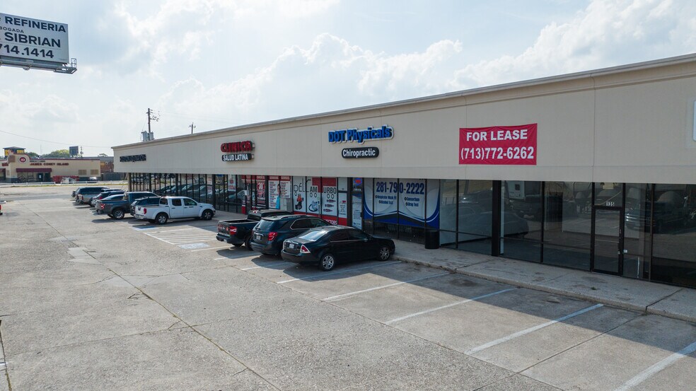 12450 E I-10 Fwy, Houston, TX à louer - Photo du bâtiment - Image 3 de 4
