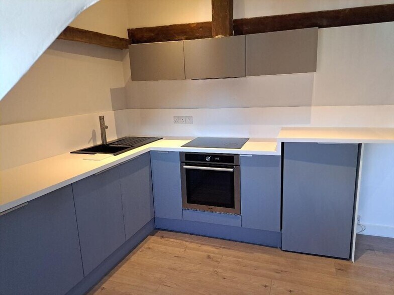 75 High St, Newport Pagnell à vendre - Photo du bâtiment - Image 3 de 4