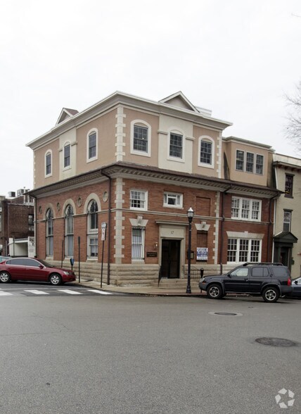 17 Veterans Sq, Media, PA à vendre - Photo du bâtiment - Image 1 de 6