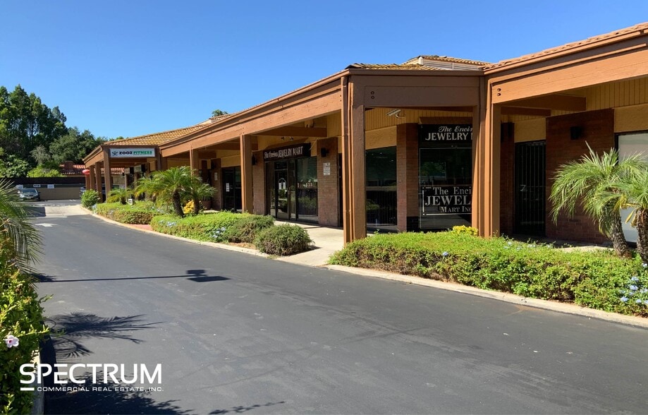 17648-17656 Ventura Blvd, Encino, CA for lease - Building Photo - Image 3 of 29