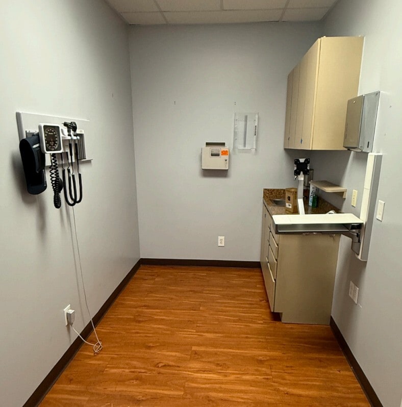 248-02-248-22 Union Tpke, Bellerose, NY for lease Interior Photo- Image 1 of 4