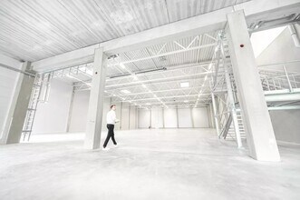  for lease Interior Photo- Image 2 of 5