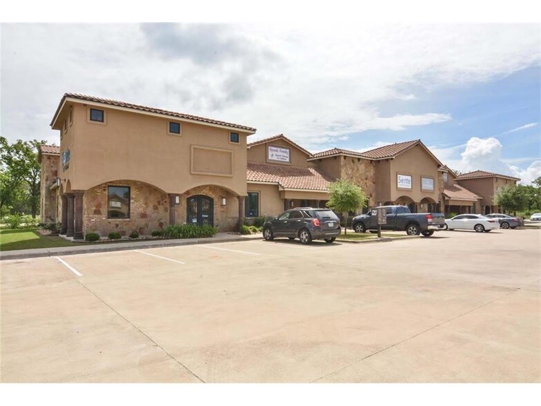 815 W Hwy 71, Bastrop, TX à louer - Photo du bâtiment - Image 2 de 4