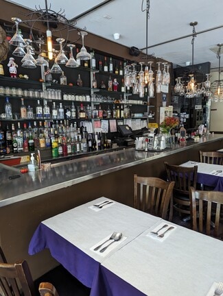 Plus de détails pour 662 9th Ave, New York, NY - Commerce de détail à louer