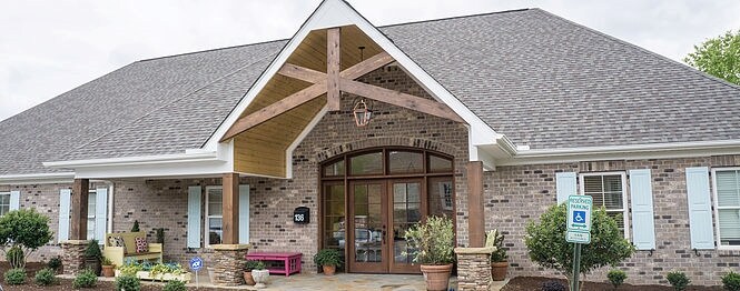 136 Milestone Way, Greenville, SC à louer - Photo du bâtiment - Image 2 de 18