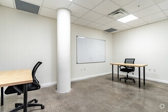 1680 Fruitville Rd, Sarasota, FL for lease Interior Photo- Image 1 of 1