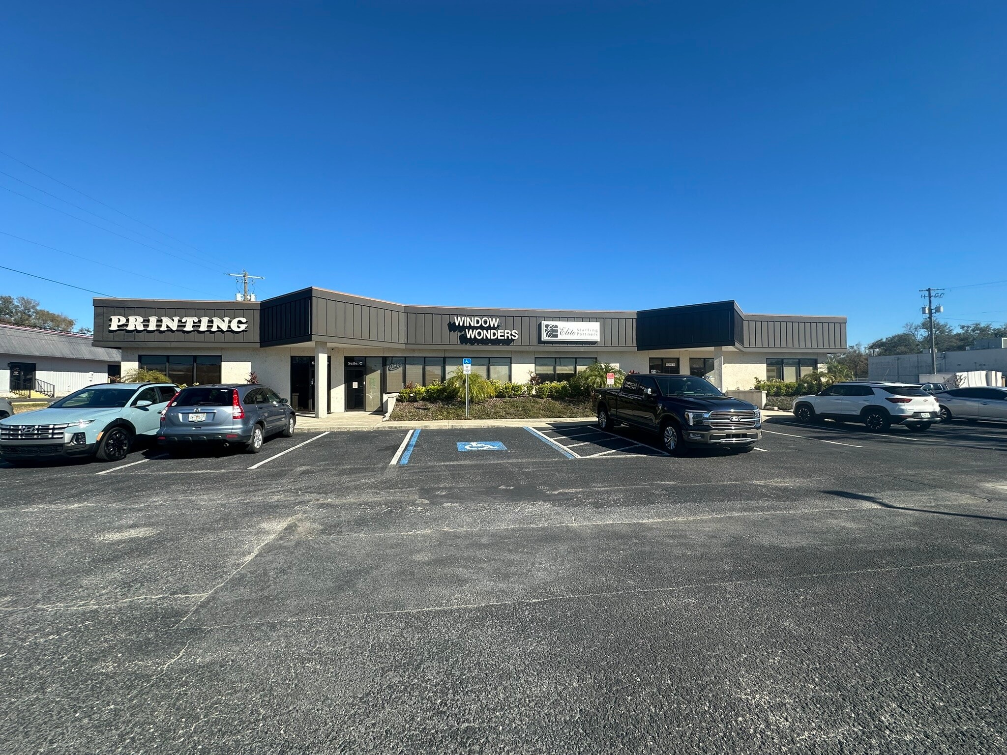 105 N Falkenburg Rd, Tampa, FL à louer Photo intérieure- Image 1 de 2