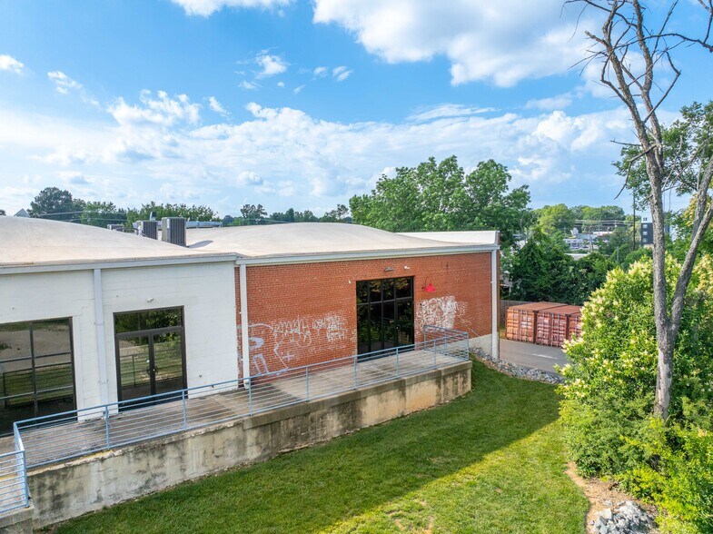123 E 27th St, Charlotte, NC à louer - Photo du bâtiment - Image 1 de 7