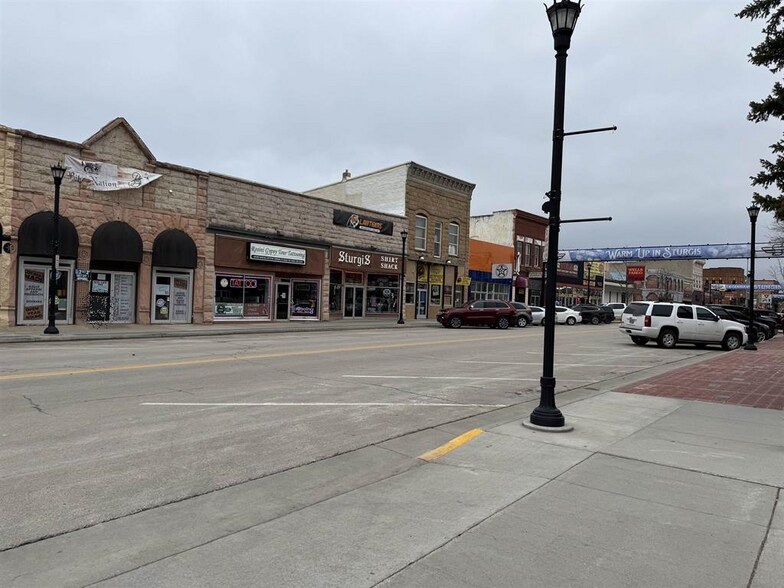 1012 Main St, Sturgis, SD à vendre - Photo du bâtiment - Image 2 de 8