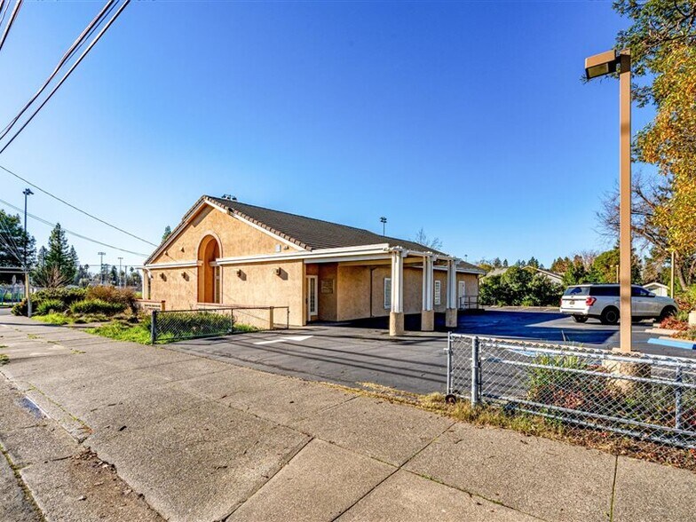 1105 University St, Healdsburg, CA à vendre - Photo du bâtiment - Image 2 de 36