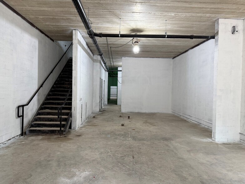 1954 W Chicago Ave, Chicago, IL à louer - Photo du bâtiment - Image 3 de 17