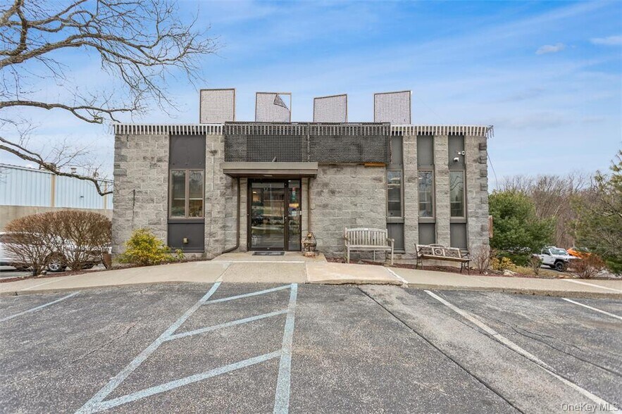 1995 Route 6, Carmel, NY à vendre - Photo du bâtiment - Image 3 de 19