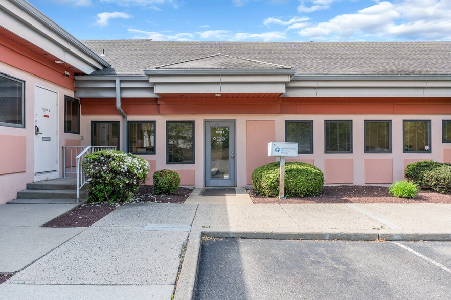 501 Iron Bridge Rd, Freehold, NJ à vendre - Photo du bâtiment - Image 2 de 19