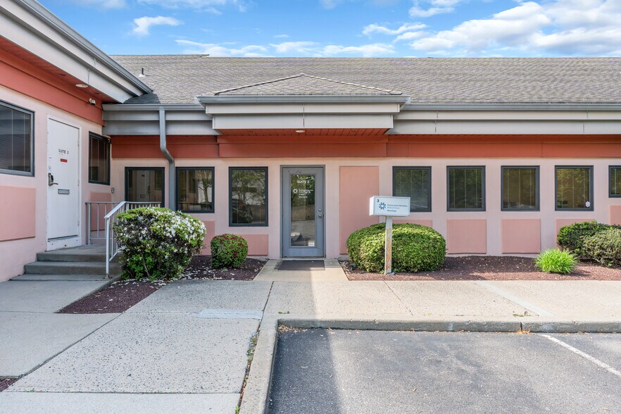 501 Iron Bridge Rd, Freehold, NJ à vendre - Photo du bâtiment - Image 2 de 19