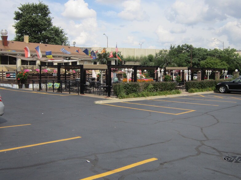 9845 Lawrence Ave, Schiller Park, IL à vendre - Photo du bâtiment - Image 2 de 12