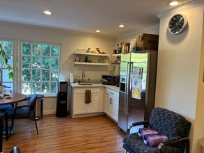 10205 Riverside Dr, Toluca Lake, CA for lease Interior Photo- Image 1 of 4