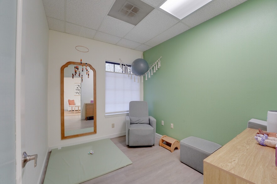 4403 Manchester Ave, Encinitas, CA for sale - Interior Photo - Image 3 of 7
