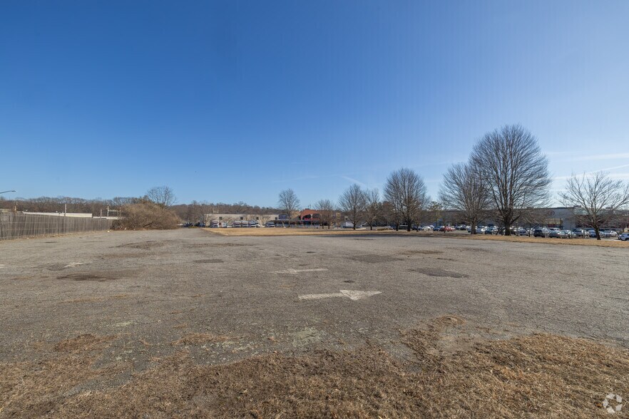 125A Old Gate Ln, Milford, CT à louer - Photo du bâtiment - Image 2 de 3