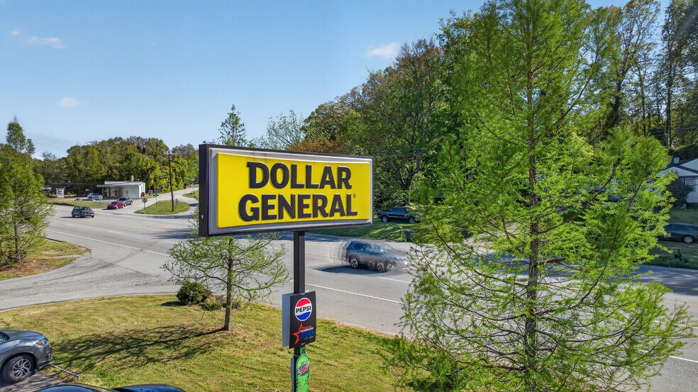 2614 Poinsett Hwy, Greenville, SC à vendre - Photo du bâtiment - Image 2 de 7