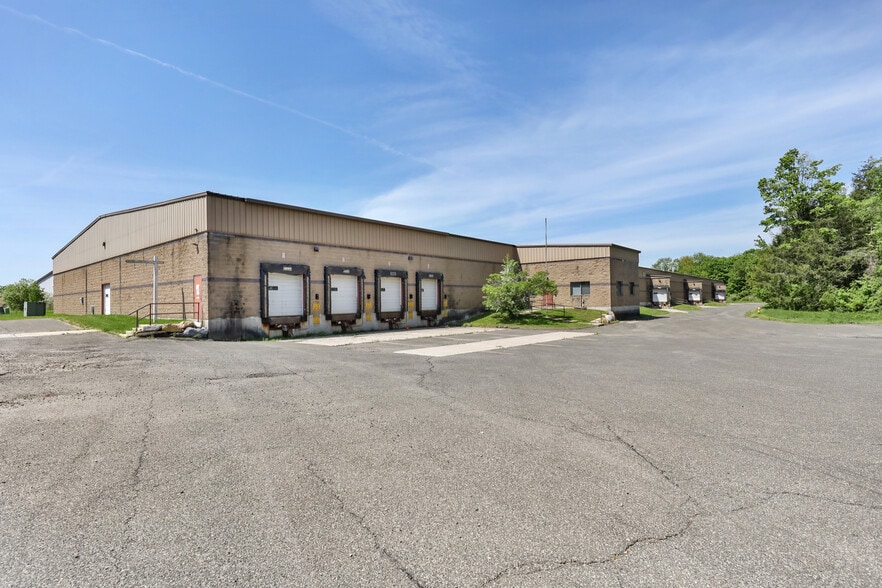 21 Downing Three, Pittsfield, MA for lease - Building Photo - Image 2 of 20