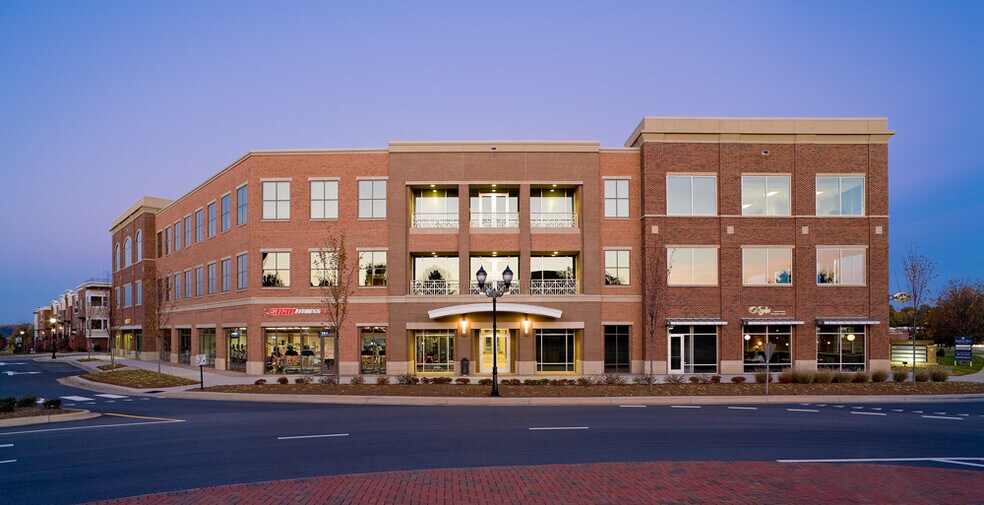 130 Harbour Place Dr, Davidson, NC à louer - Photo du bâtiment - Image 3 de 4