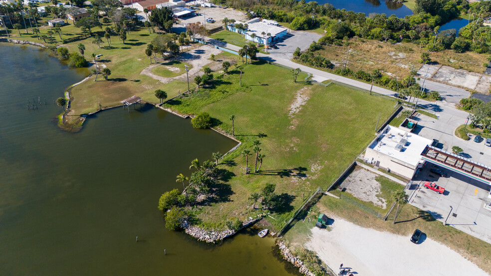 84 S Banana River Dr, Merritt Island, FL for sale - Building Photo - Image 1 of 9