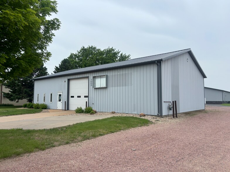 1005 N 9th Ave, Brandon, SD for lease - Building Photo - Image 1 of 12