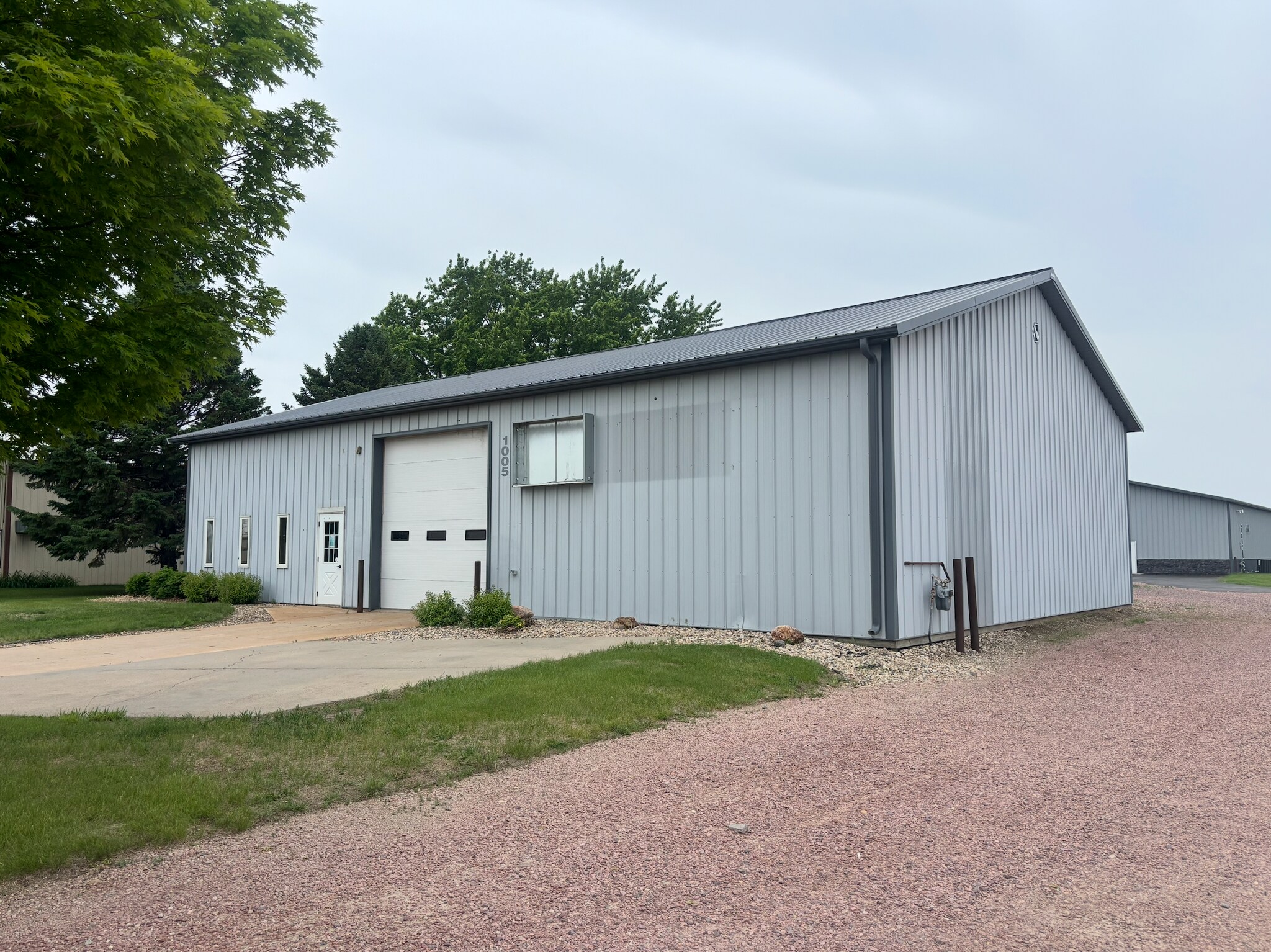 1005 N 9th Ave, Brandon, SD à louer Photo du bâtiment- Image 1 de 12