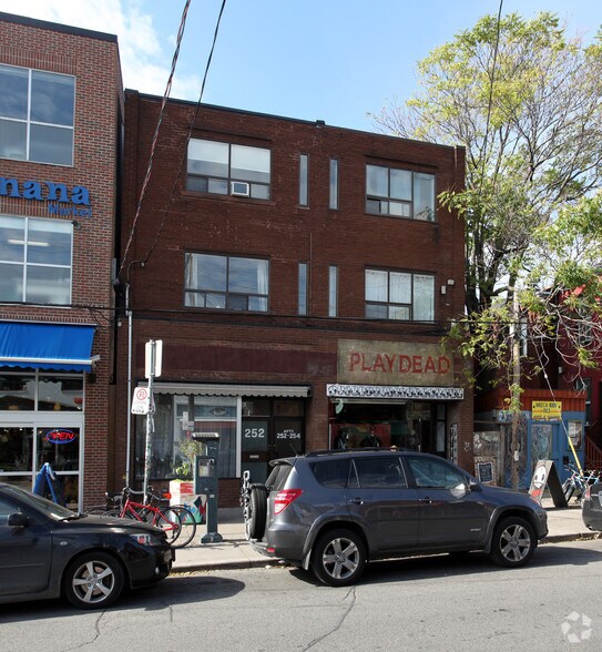 252-254 Augusta Ave, Toronto, ON à louer - Photo du bâtiment - Image 2 de 2