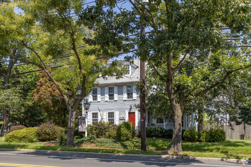 74 E Main St, Marlton, NJ à vendre - Photo du bâtiment - Image 3 de 23