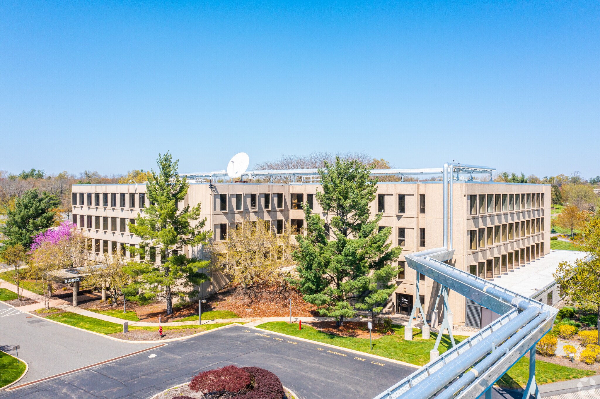 311 Pennington Rocky Hill Rd, Pennington, NJ à louer Photo principale- Image 1 de 6