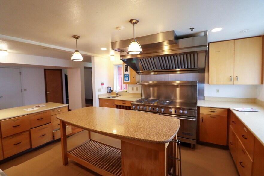 3692 Hickory Ave, Eugene, OR à vendre - Photo du bâtiment - Image 2 de 14