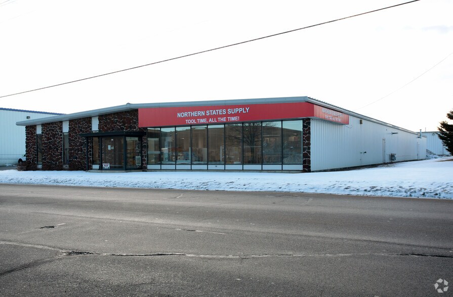 3000 1st St S, Saint Cloud, MN à louer - Photo du bâtiment - Image 2 de 3