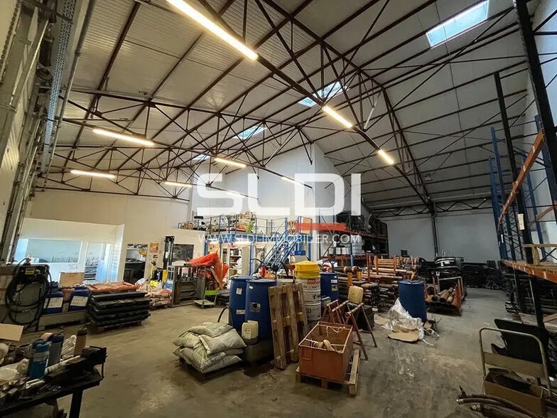 Avenue Franklin Roosevelt, Vaulx-en-Velin for lease - Building Photo - Image 3 of 9