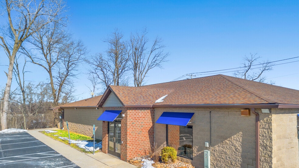 5 Ludwig Dr, Fairview Heights, IL à vendre - Photo du bâtiment - Image 2 de 7