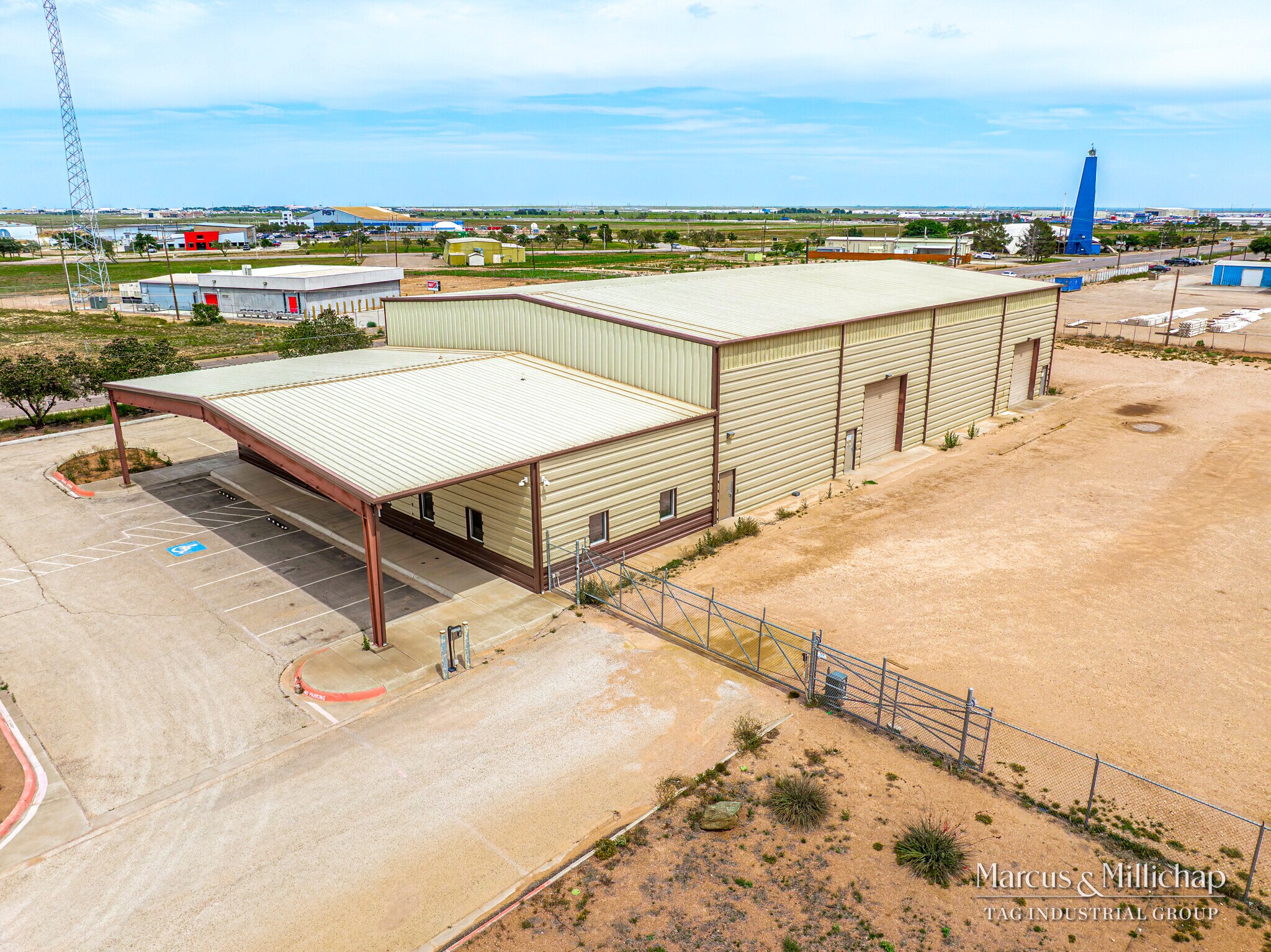 10001 Lindberg Dr, Midland, TX à vendre Photo du bâtiment- Image 1 de 6