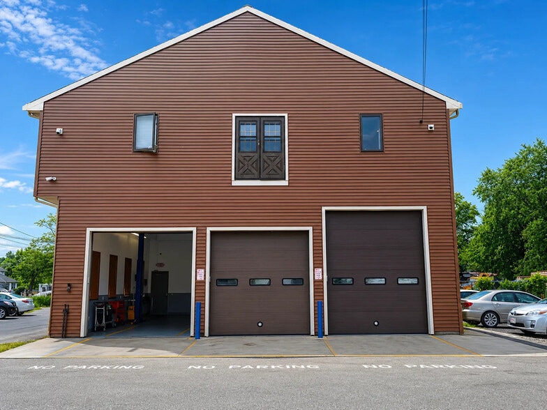 1821 County St, Somerset, MA à vendre - Photo du bâtiment - Image 3 de 6