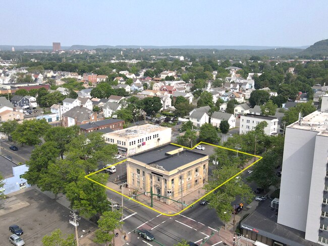 More details for 215 Grand Ave, New Haven, CT - Retail for Sale