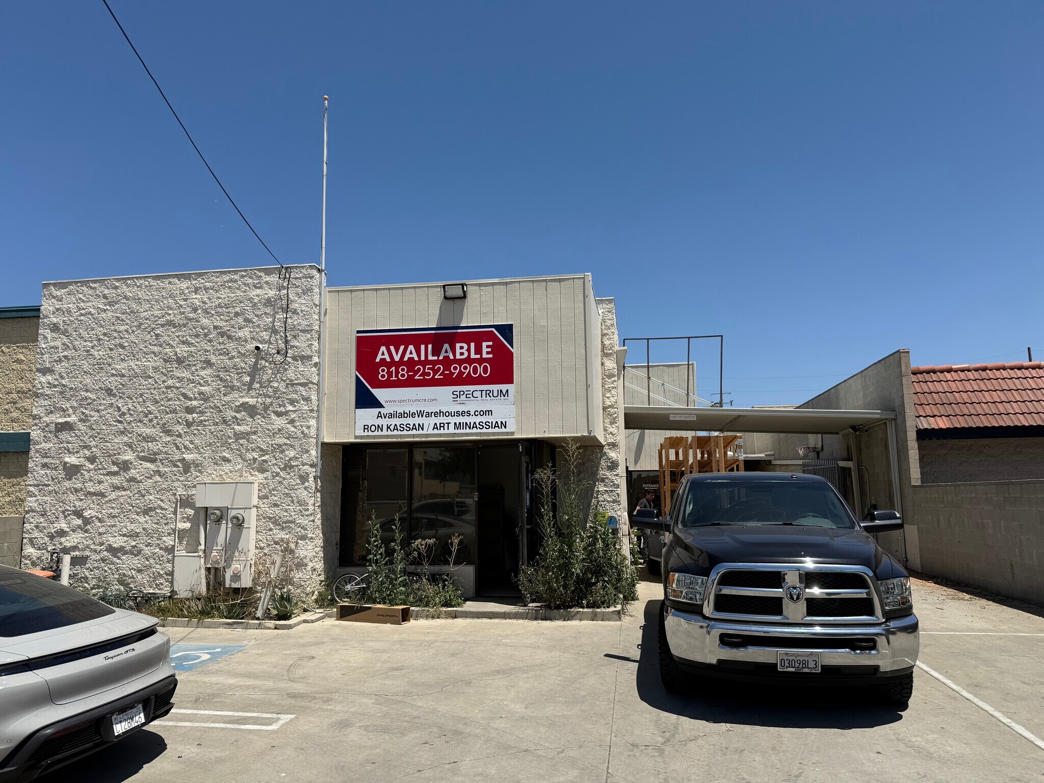 18327 Napa St, Northridge, CA à vendre Photo du bâtiment- Image 1 de 1