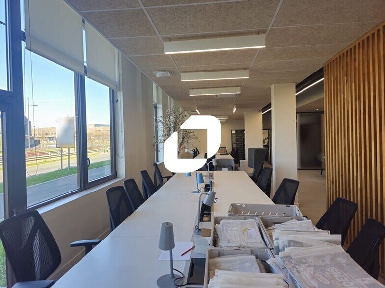 Bureau dans Tremblay-en-France à louer - Photo du bâtiment - Image 2 de 13