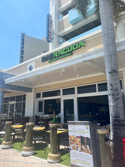 123 NE 20th Ave, Deerfield Beach, FL for lease - Building Photo - Image 3 of 4