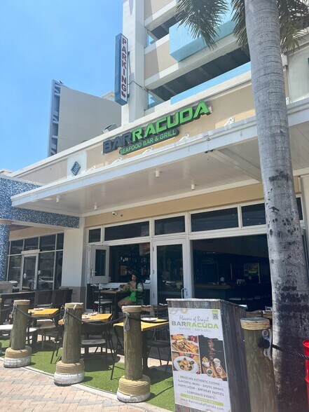 123 NE 20th Ave, Deerfield Beach, FL à louer - Photo du bâtiment - Image 3 de 4