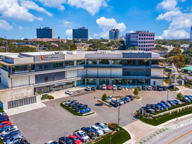8435 Wurzbach Rd, San Antonio, TX à louer - Photo du bâtiment - Image 3 de 14