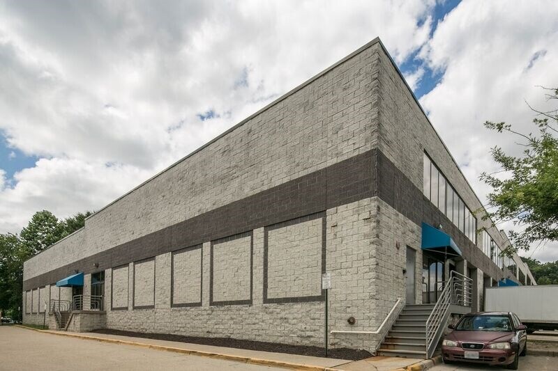 9408 Gunston Cove Rd, Lorton, VA à louer - Photo du bâtiment - Image 2 de 4