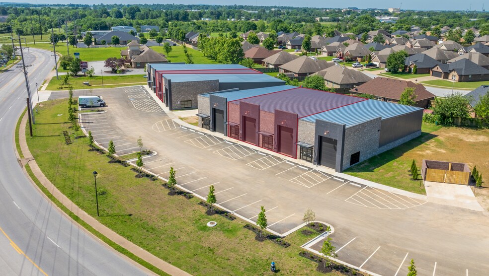 682-778 White Rd, Springdale, AR à louer - Photo du bâtiment - Image 2 de 6