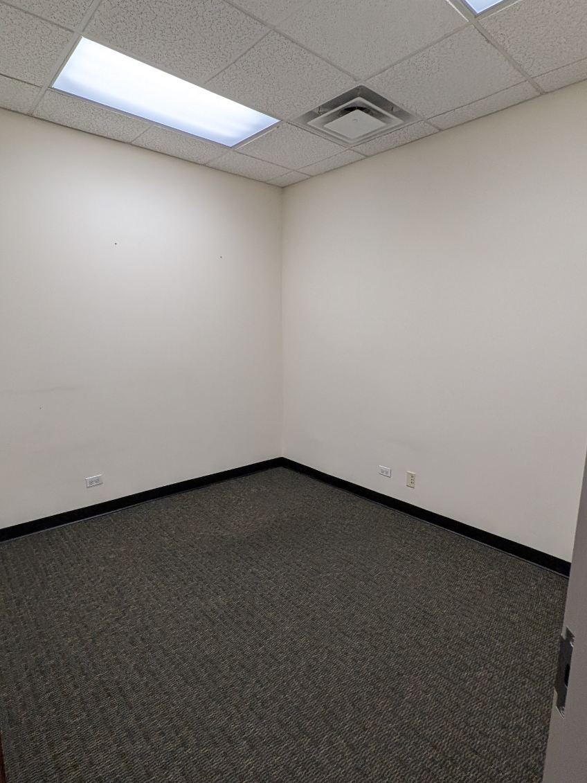 450 Airport Rd, Elgin, IL for lease Building Photo- Image 1 of 2