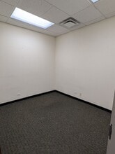 450 Airport Rd, Elgin, IL for lease Building Photo- Image 1 of 2