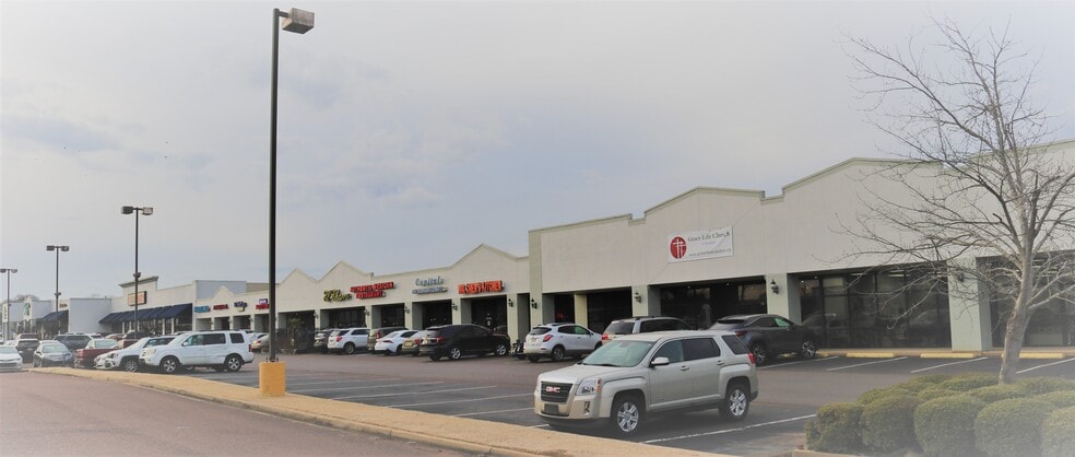 100-126 Northwest Plaza Dr, Senatobia, MS for lease - Building Photo - Image 3 of 22