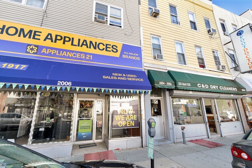 2004-2006 Bergenline Ave, Union City, NJ à vendre - Photo du bâtiment - Image 3 de 13